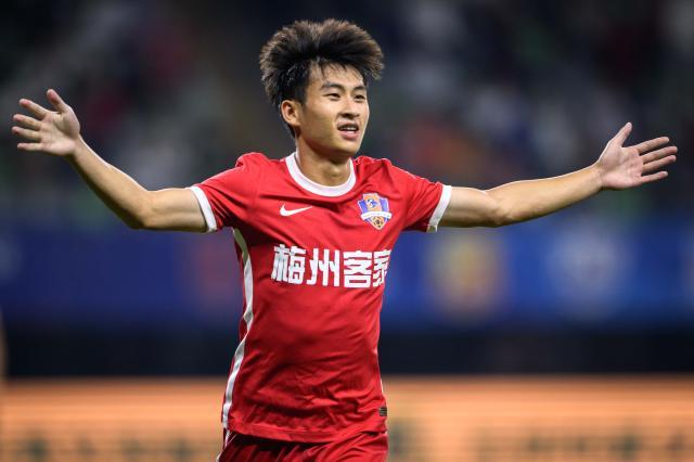 开云体育（官网）app下载-【中超】尹鸿博单刀陈国抗两球 梅州6比0大胜河北