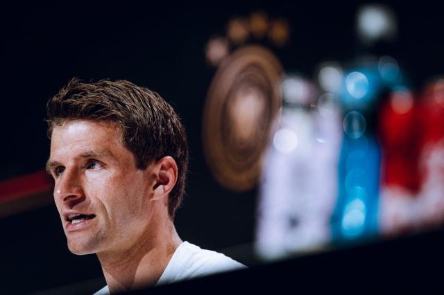 开云体育（官网）app下载-穆勒首发战三狮？萨内加练射门！诺伊尔喂球…